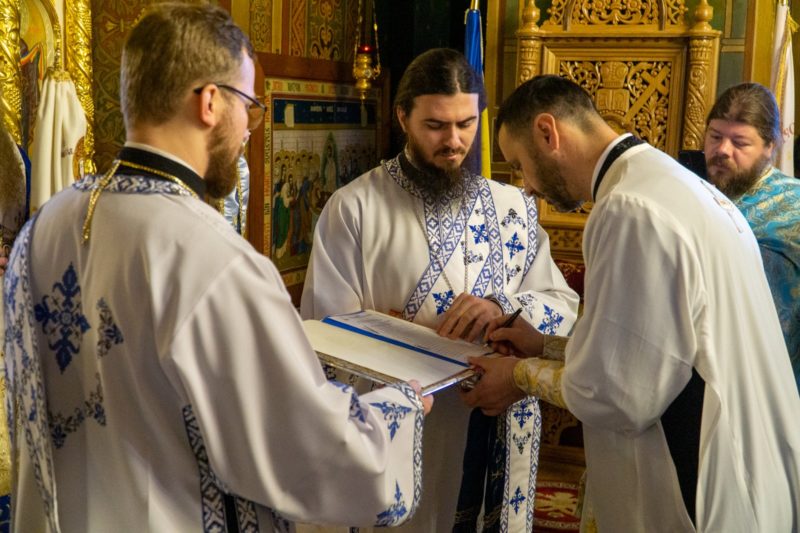 Harghita: Un jadarm din judeţ, veteran în teatrele de operaţii, a devenit preot, fiind hirotonit la Miercurea-Ciuc