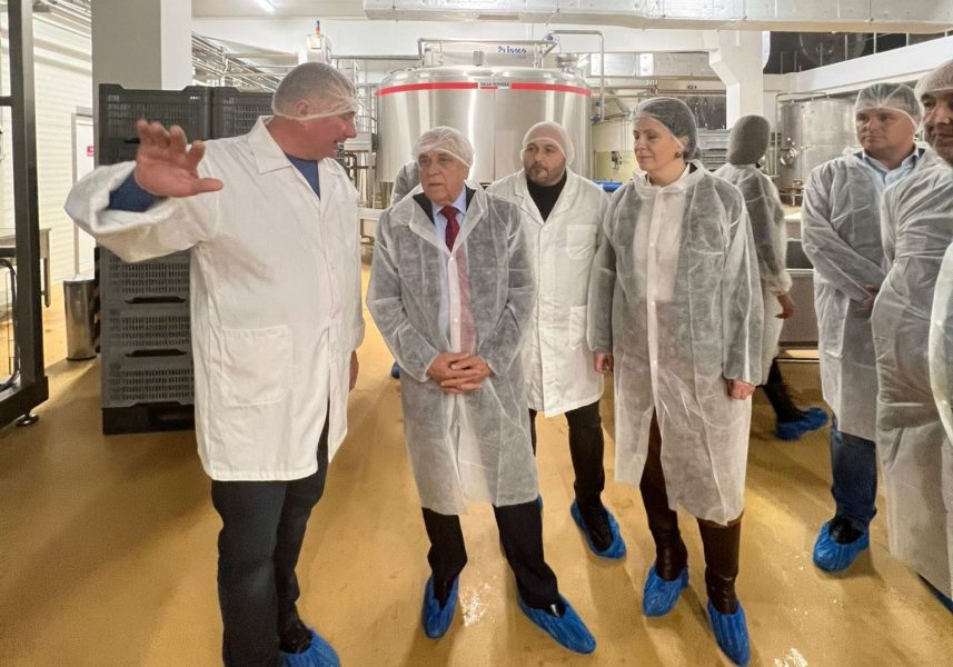 Fabrica de lactate din Reghin a primit peste 700.000 de euro pentru panouri fotovoltaice