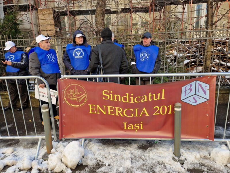 Lucrătorii din energie vor să iasă la pensie la 53 de ani