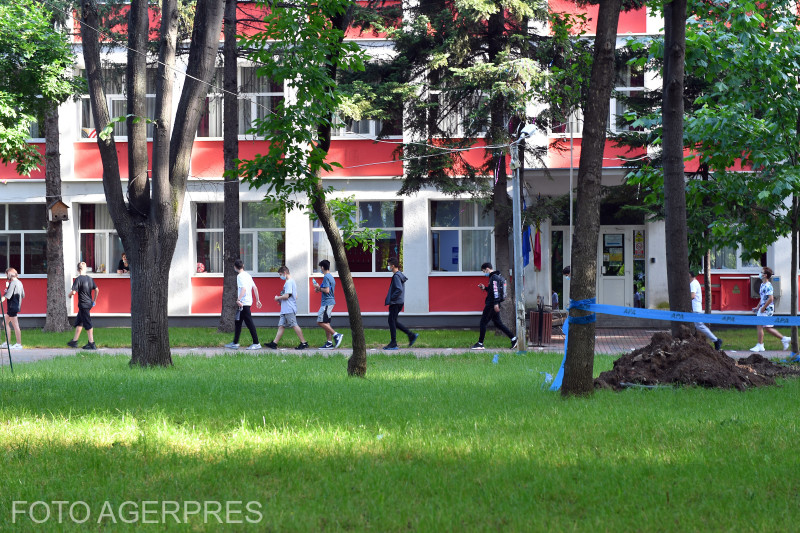Apel printr-o scrisoare deschisă care semnalează diferențe mari de salarizare în defavoarea directorilor de școli