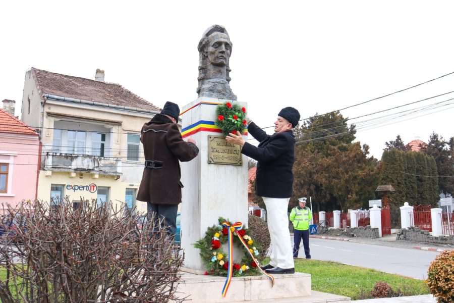 În toată ţara a fost marcată ieri Ziua Culturii Naţionale, dar şi 173 de ani de la naşterea poetului naţional Mihai Eminescu
