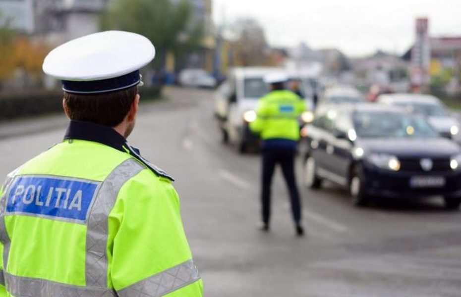 Braşov: Bărbat depistat în trafic cu 42 de plicuri cu droguri de mare risc în autoturism