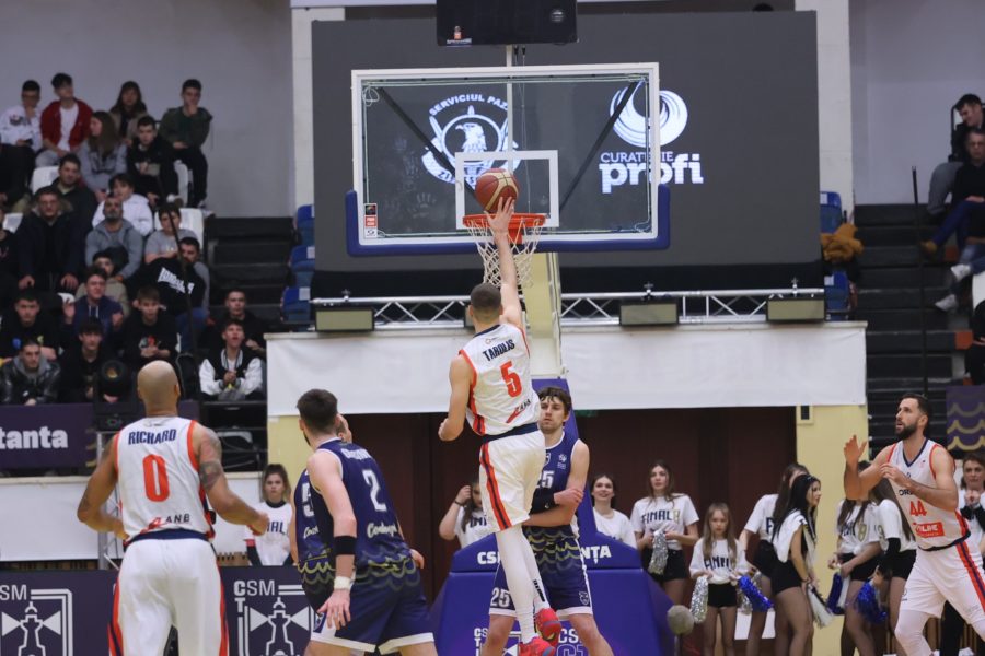 U-BT – Oradea, finala Cupei la baschet masculin