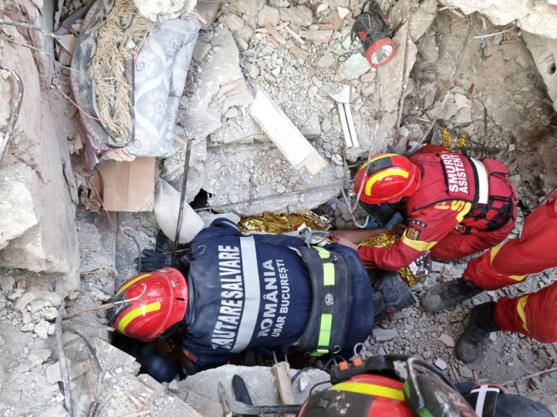 Eforturile de căutare a supravieţuitorilor continuă în Turcia