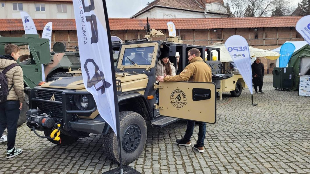 Expoziție de tehnică militară NATO în Cetatea Medievală din TârguMureș