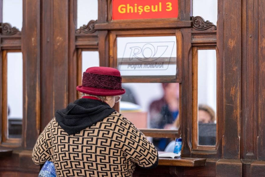 Beneficiarii cardului de energie sunt încurajați să evite aglomerarea oficiilor poștale
