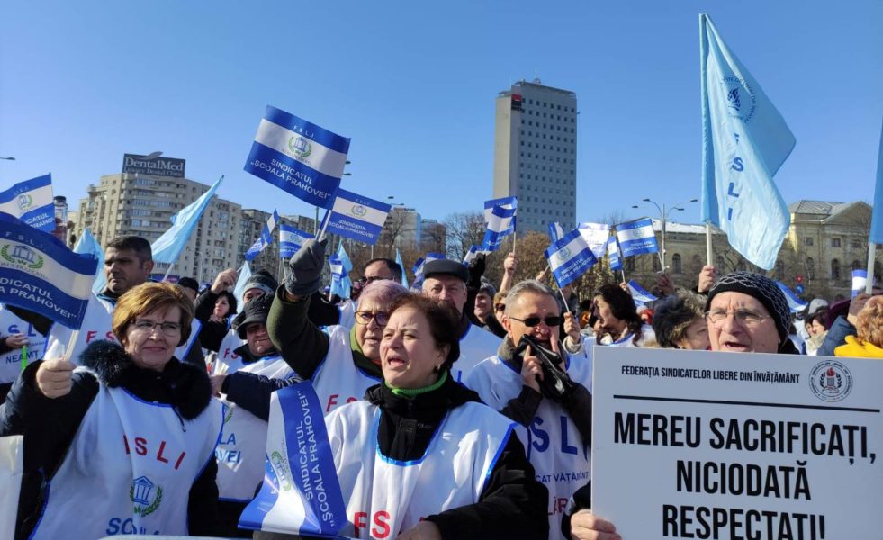Sindicaliştii din educaţie continuă seria protestelor prin pichetarea sediilor unor prefecturi din ţară