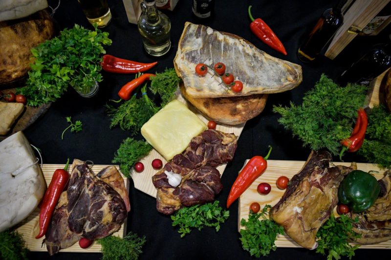 Covasna: SlanăFest – concurs de slănină şi produse afumate, în weekend la Sfântu Gheorghe