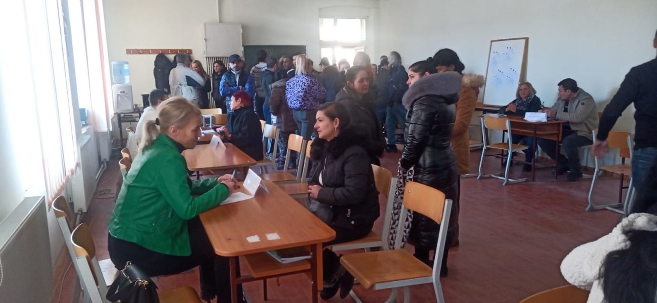 Tg.Mureș: Prezență slabă la Târgul locurilor de muncă pentru comunitatea marginalizată Tg.Mureș: Prezență slabă la Târgul locurilor de muncă pentru comunitatea marginalizată