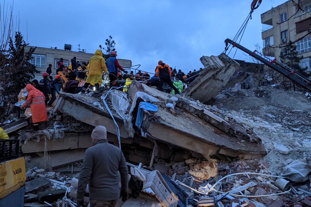 Bilanţul cutremurului din 6 februarie a depăşit 37.000 de morţi, dintre care aproape 32.000 în Turcia şi 5.700 în Siria, transmite Reuters Bilanţul cutremurului din 6 februarie a depăşit 37.000 de morţi, dintre care aproape 32.000 în Turcia şi 5.700 în Siria, transmite Reuters
