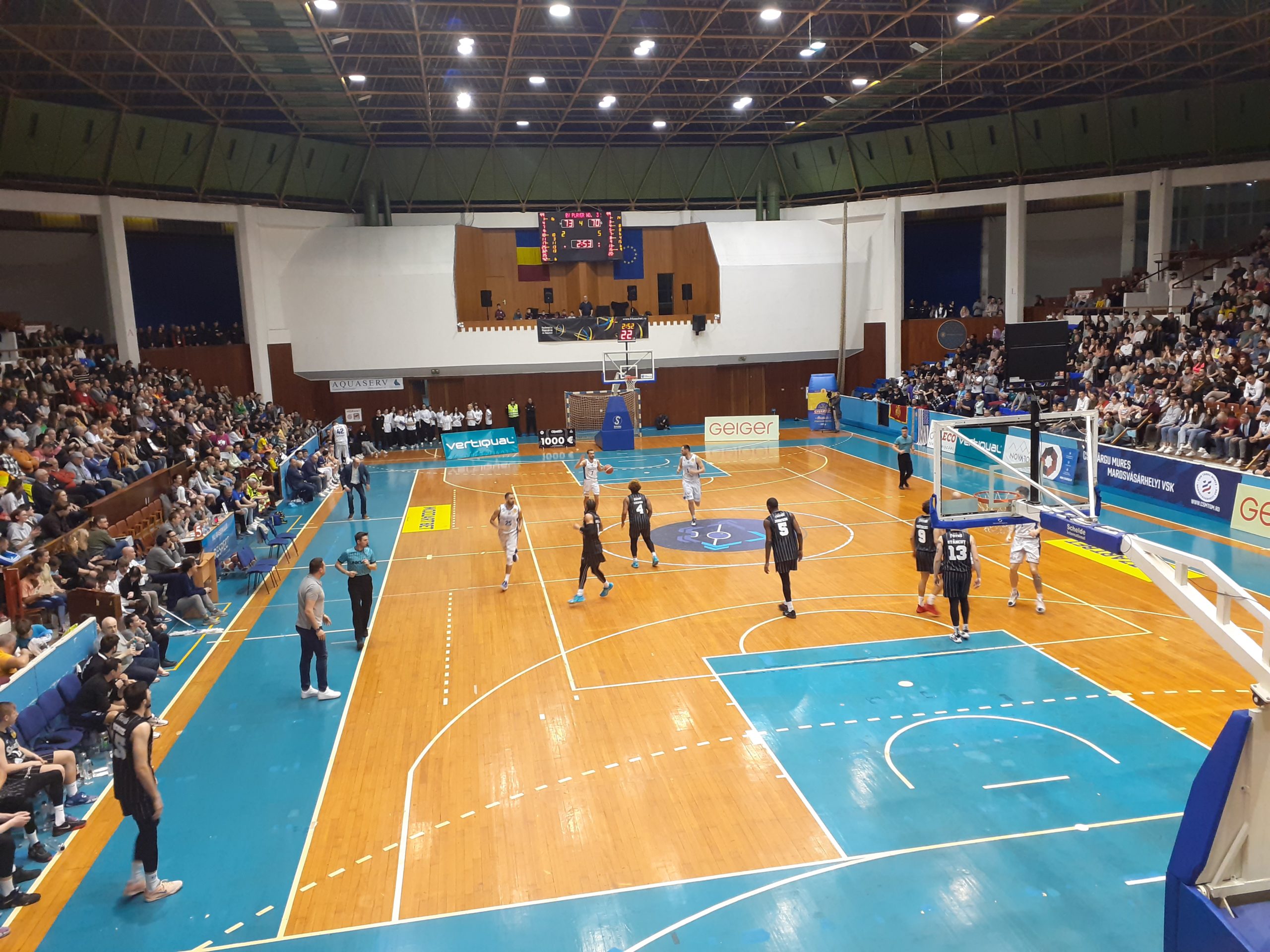 Baschetbaliștii mureșeni s-au chinuit cu ultima clasată