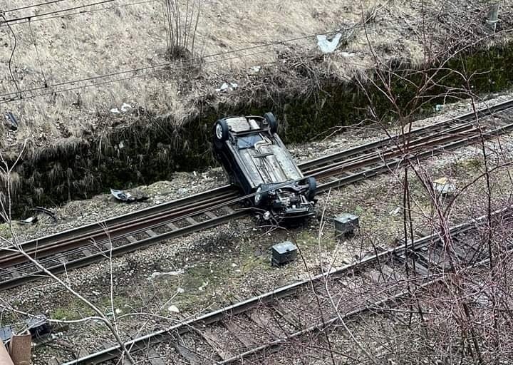 Trafic feroviar restricționat în județul Brașov, în urma unui accident rutier