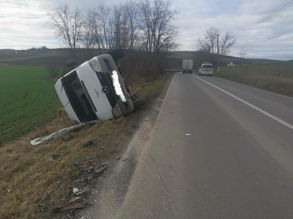 Autoutilitară răsturnată în Grebenișu de Câmpie Autoutilitară răsturnată în Grebenișu de Câmpie