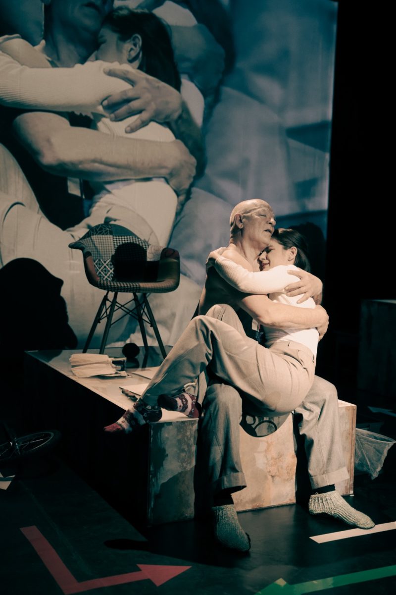 „Singurătatea pietrelor“, o producție a Teatrului Dramatic „Elvira Godeanu“ din Târgu-Jiu un spectacol invitat la Teatrul Național Târgu-Mureș