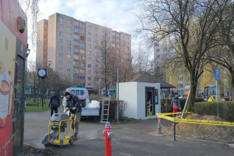 La Brașov a început amplasarea primelor toalete publice automatizate La Brașov a început amplasarea primelor toalete publice automatizate