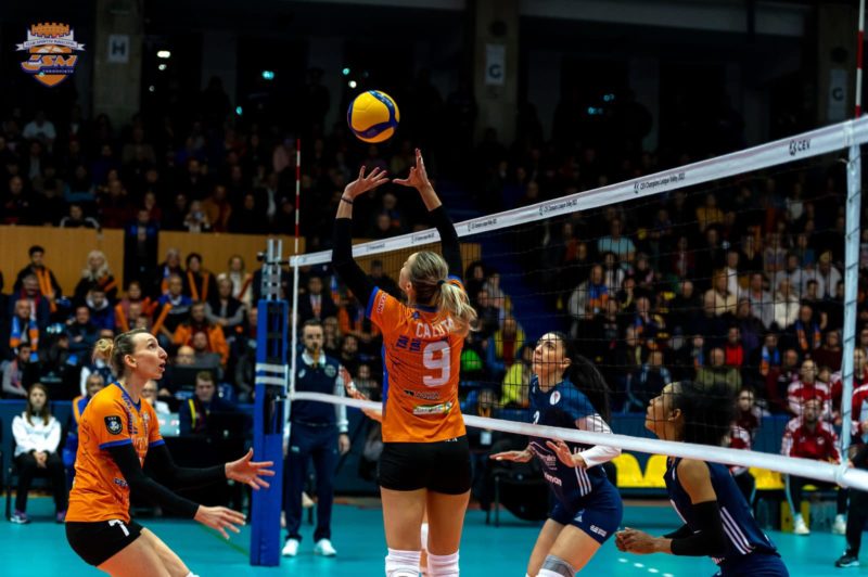 Duel românesc în semifinalele Cupei CEV la volei fete