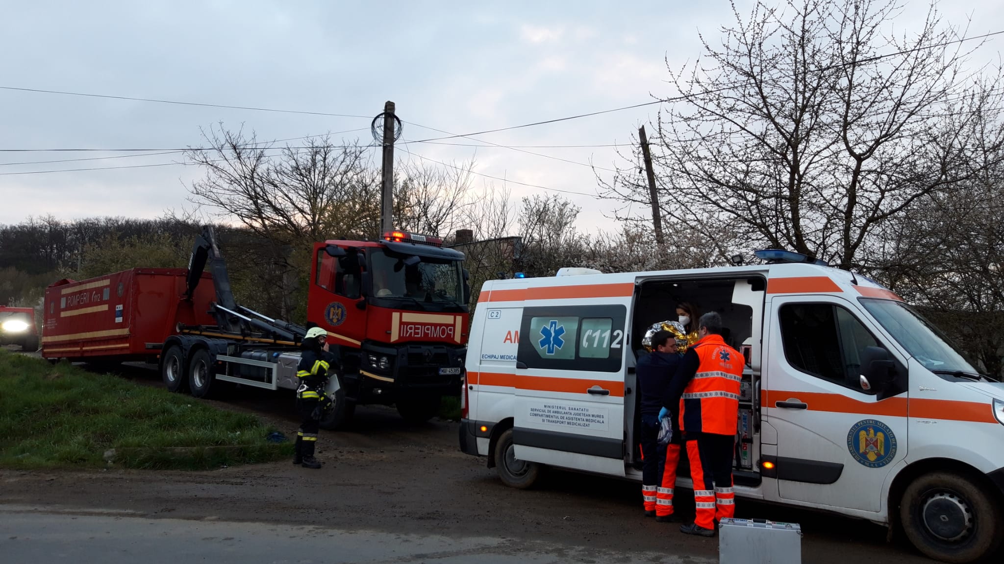 Un bebeluș a fost adus pe lume cu sprijinul pompierilor mureșeni