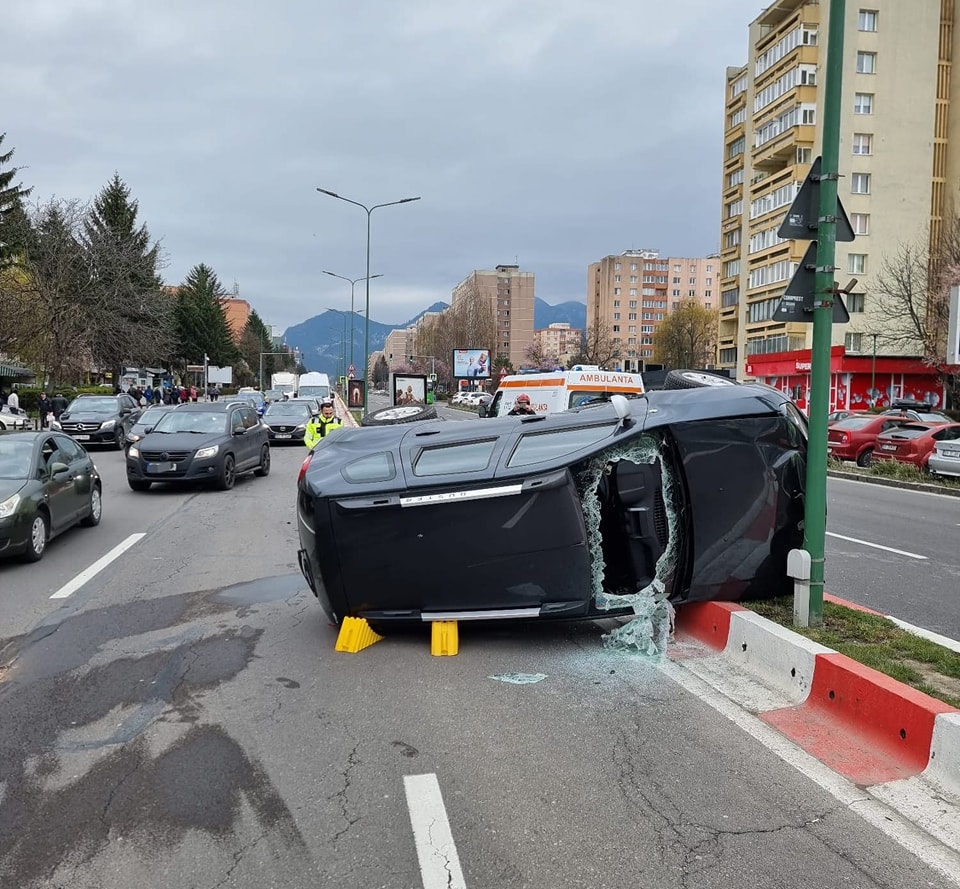 Accident rutier, în urmă cu puțin timp în municipiul Brașov