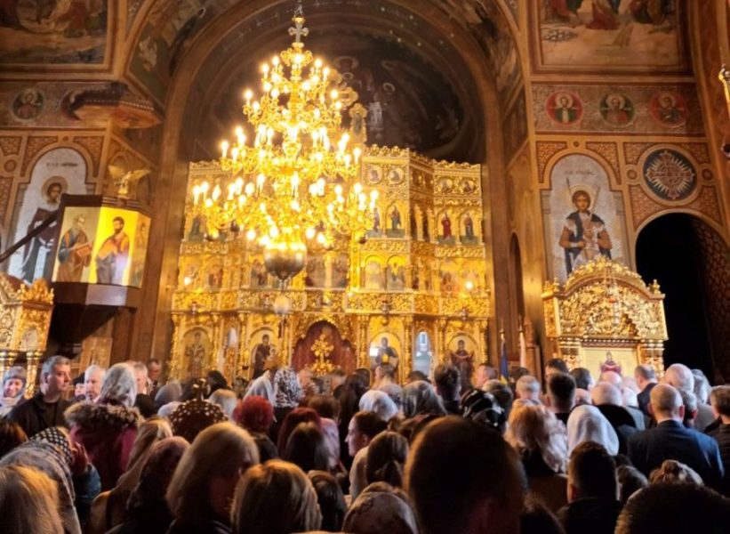 Peste 200 de credincioşi ortodocşi, la slujba de Florii de la catedrala episcopală din Miercurea-Ciuc