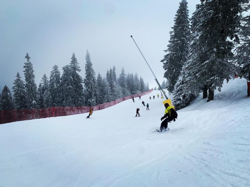 Se schiază în condiții bune pe pârtiile din Poiana Brașov