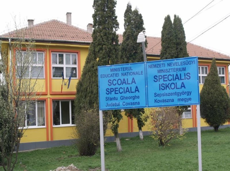 Elevii Şcolii Speciale de la Sfântu Gheorghe încep noul an şcolar într-o clădire renovată