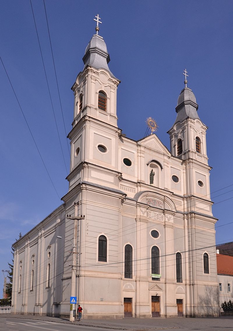 Harghita: Aproximativ 400 de persoane, la slujba de la catedrala franciscană din Şumuleu Ciuc