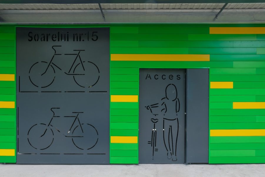 În municipiul Braşov au fost amplasate primele două containere în care se vor putea parca biciclete