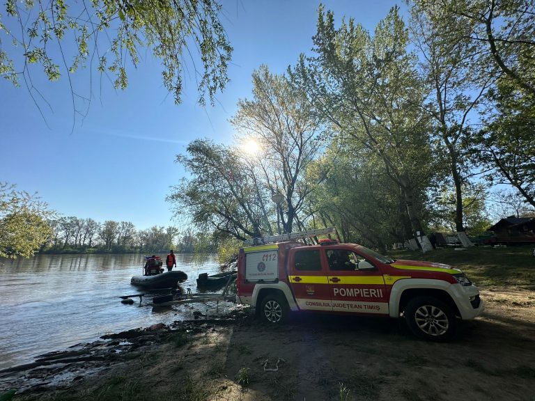 Căutarea persoanelor înecate în Mureş continuă cu forţe mărite