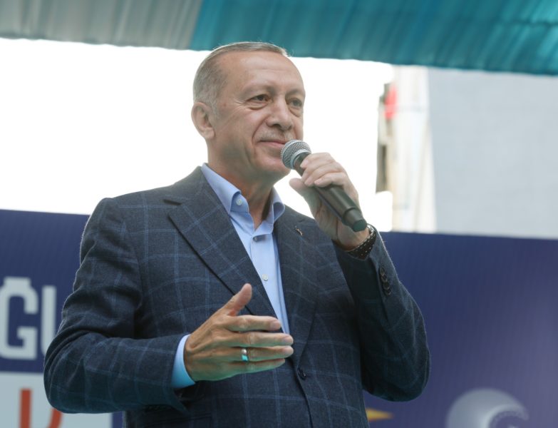 Preşedintele turc, Recep Tayyip Erdogan, a obţinut peste 49% din voturi în primul tur al alegerilor prezidenţiale Preşedintele turc, Recep Tayyip Erdogan, a obţinut peste 49% din voturi în primul tur al alegerilor prezidenţiale
