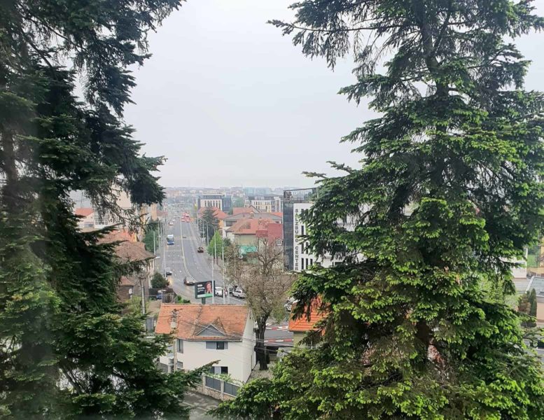 Sibiu: O femeie a fost rănită în urma coliziunii dintre un autoturism şi un microbuz de transport persoane, fără pasageri