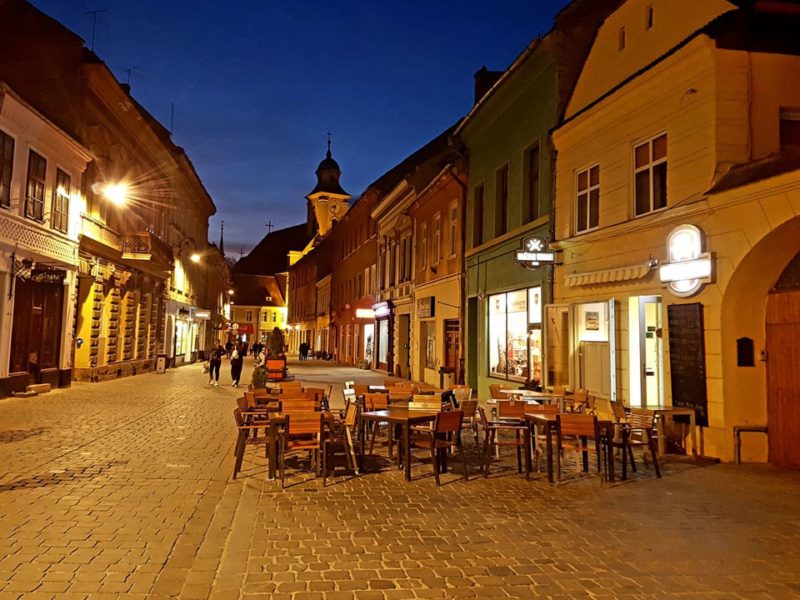 Terasele din Centrul Istoric al Brașovului vor putea rămâne deschise până la miezul nopții