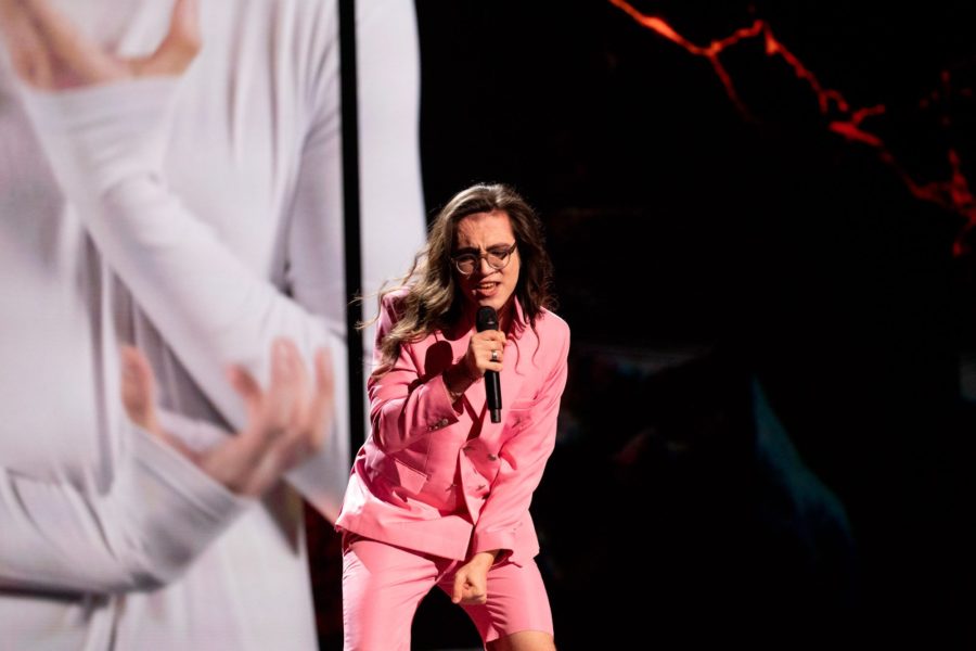 Reprezentantul României la concursul muzical Eurovision, Theodor Andrei, va intra în competiţie în această seară, în a doua semifinală