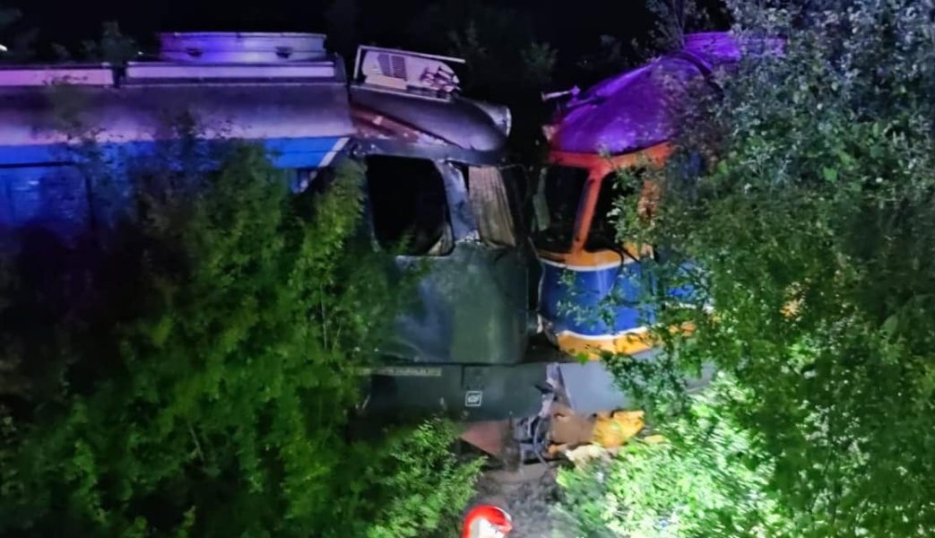 Două locomotive s-au ciocnit în apropiere de Gara Toporu, jud. Giurgiu