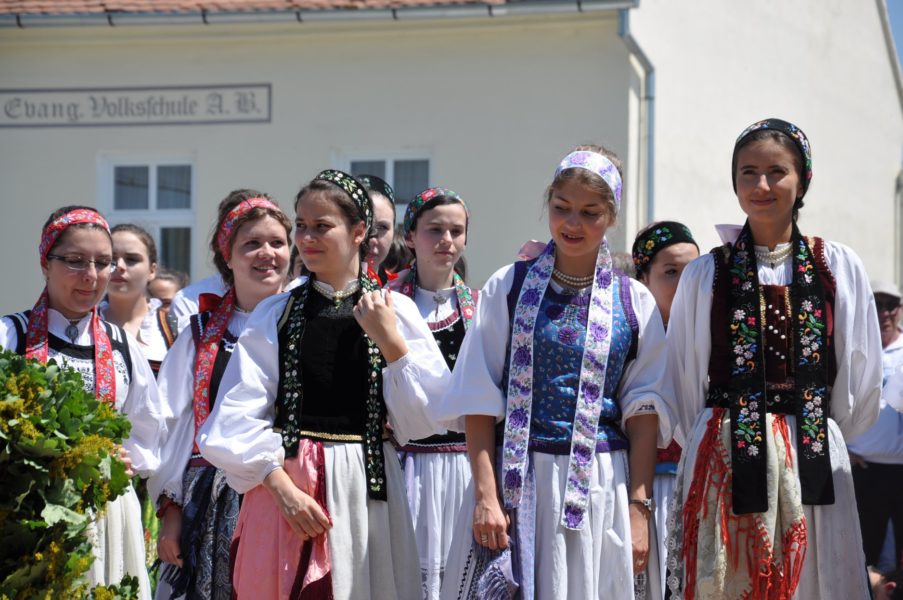 Peste 800 de copii aşteptaţi sâmbătă la parada portului popular săsesc, în cadrul ‘Maifest’