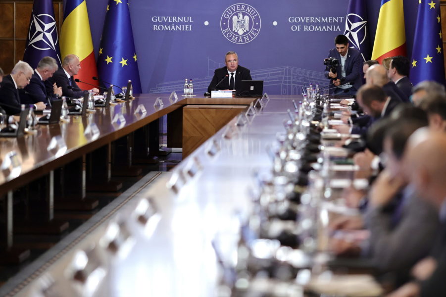 La guvern continuă discuţiile cu privire la rocada guvernamentală