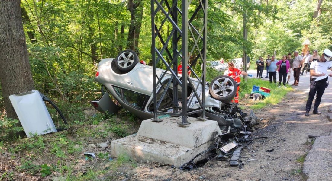 Trei persoane au decedat, iar alte două au fost grav rănite în urma unui accident produs în județul Sibiu