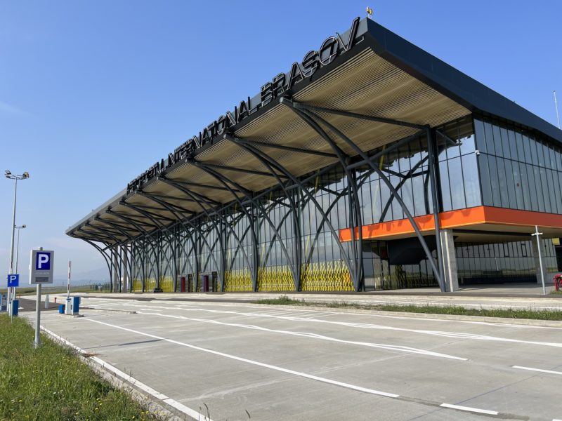 Braşov: Mii de oameni au luat cu asalt aeroportul cu prilejul Porţilor Deschise