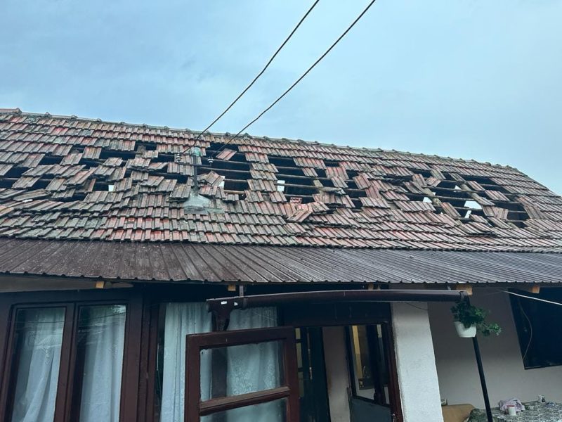Arad: Sute de case au fost avariate de cutremur la Ghioroc, în cinci au căzut tavane sau pereţi