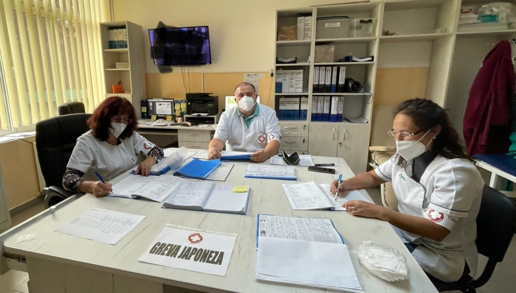 Sindicaliştii Federaţiei ‘Solidaritatea Sanitară’ continuă programul de proteste, cu acţiuni de pichetare a unităţilor sanitare din ţară