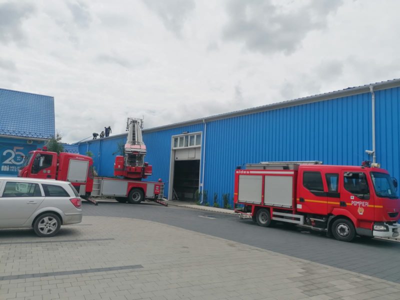 Incendiu la un depozit de material de construcții din Odorheiu Secuiesc
