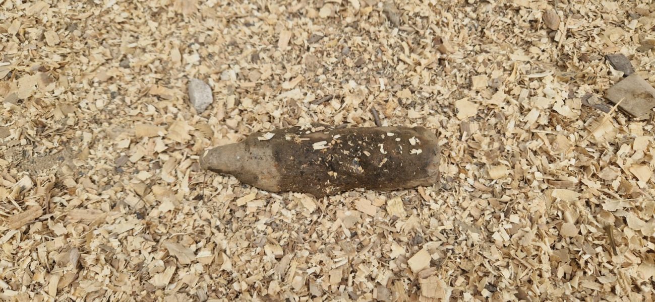 Proiectil de război descoperit la Sândominic în timpul săpăturilor la reţeaua de gaz