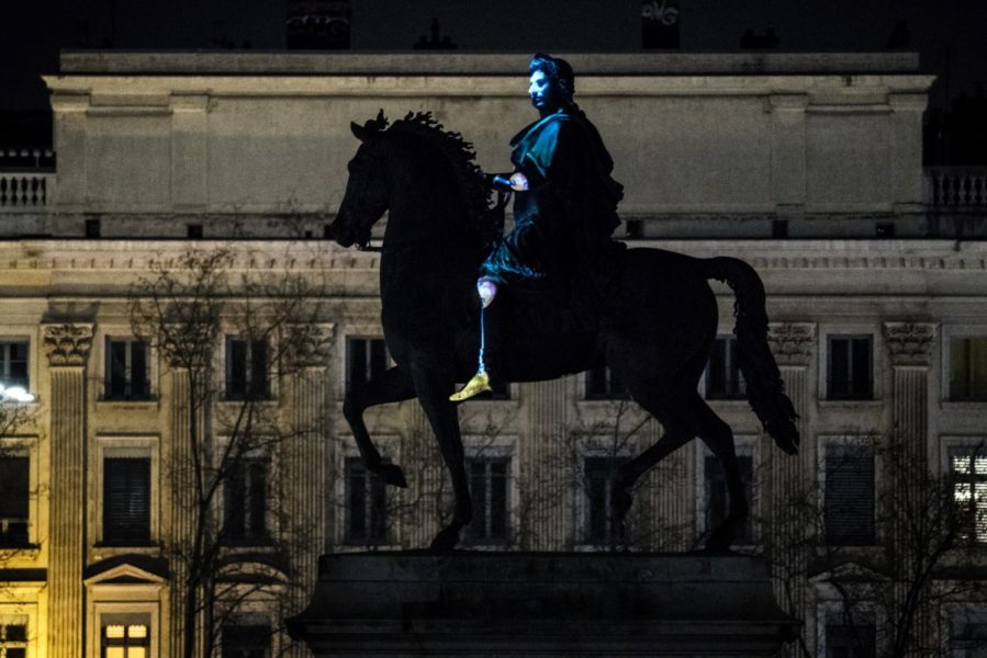 Ludovic al XIV-lea a coborât de pe piedestalul său