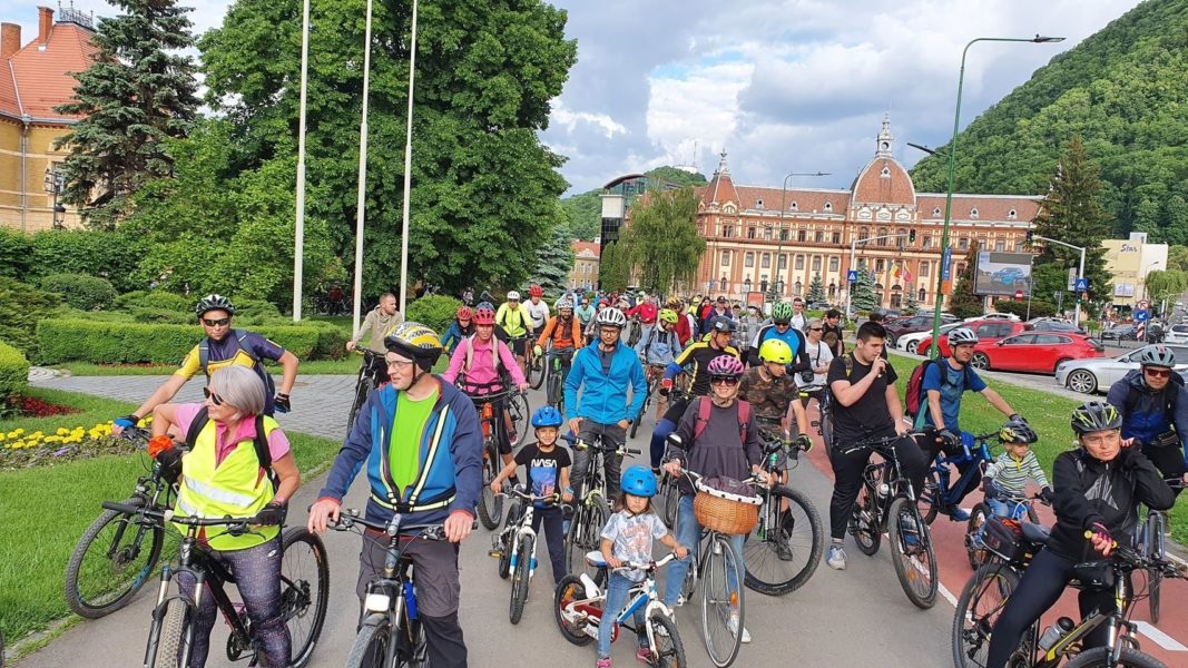 Braşovenii sunt invitaţi să îşi înceapă sfârşitul de săptămână pe biciclete