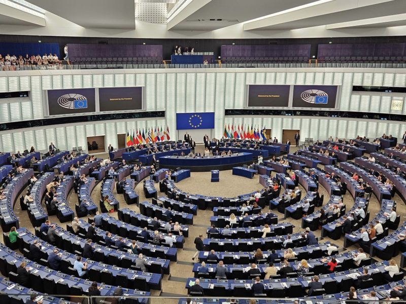 Deputaţii europeni urmează să îşi reitereze sprijinul pentru aderarea Bulgariei şi României la spaţiul Schengen