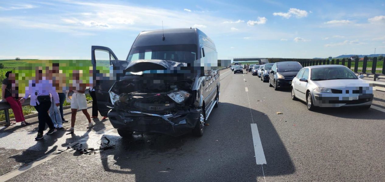 Grupul de ucraineni implicat în accidentul de pe autostrada A3 și-a continuat, aseară, drumul către destinație