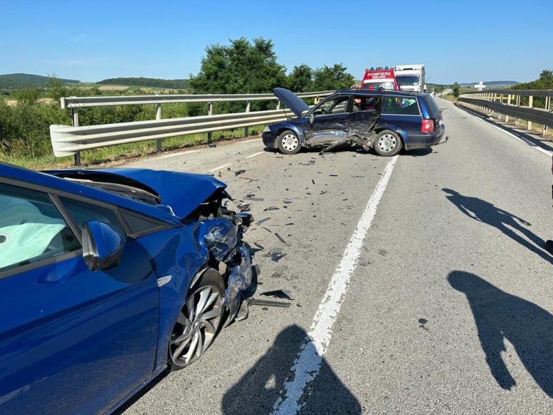Accident cu 3 victime la ieșirea din Reghin Accident cu 3 victime la ieșirea din Reghin
