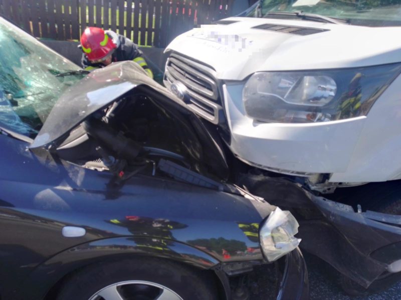 Trei persoane rănite într-un accident rutier produs în localitatea mureșeană Trei Sate Trei persoane rănite într-un accident rutier produs în localitatea mureșeană Trei Sate