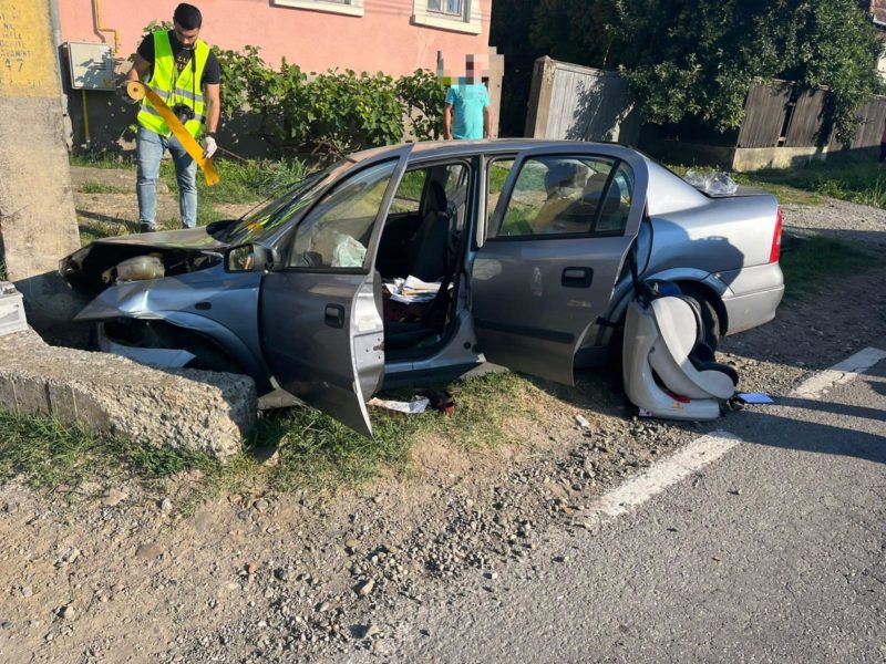 Accident cu patru victime dintre care una decedată în localitatea mureșeană Trei Sate Accident cu patru victime dintre care una decedată în localitatea mureșeană Trei Sate
