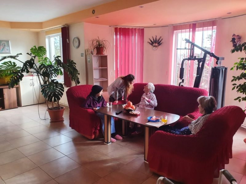 446 de servicii sociale, controlate luni; patru au fost închise