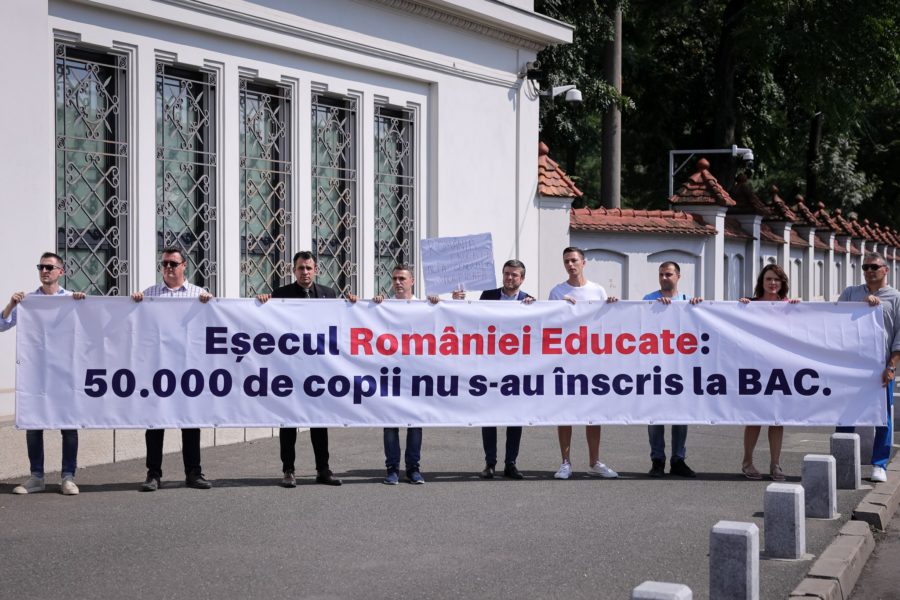 Legile educației contestate de reprezentanții Opoziției